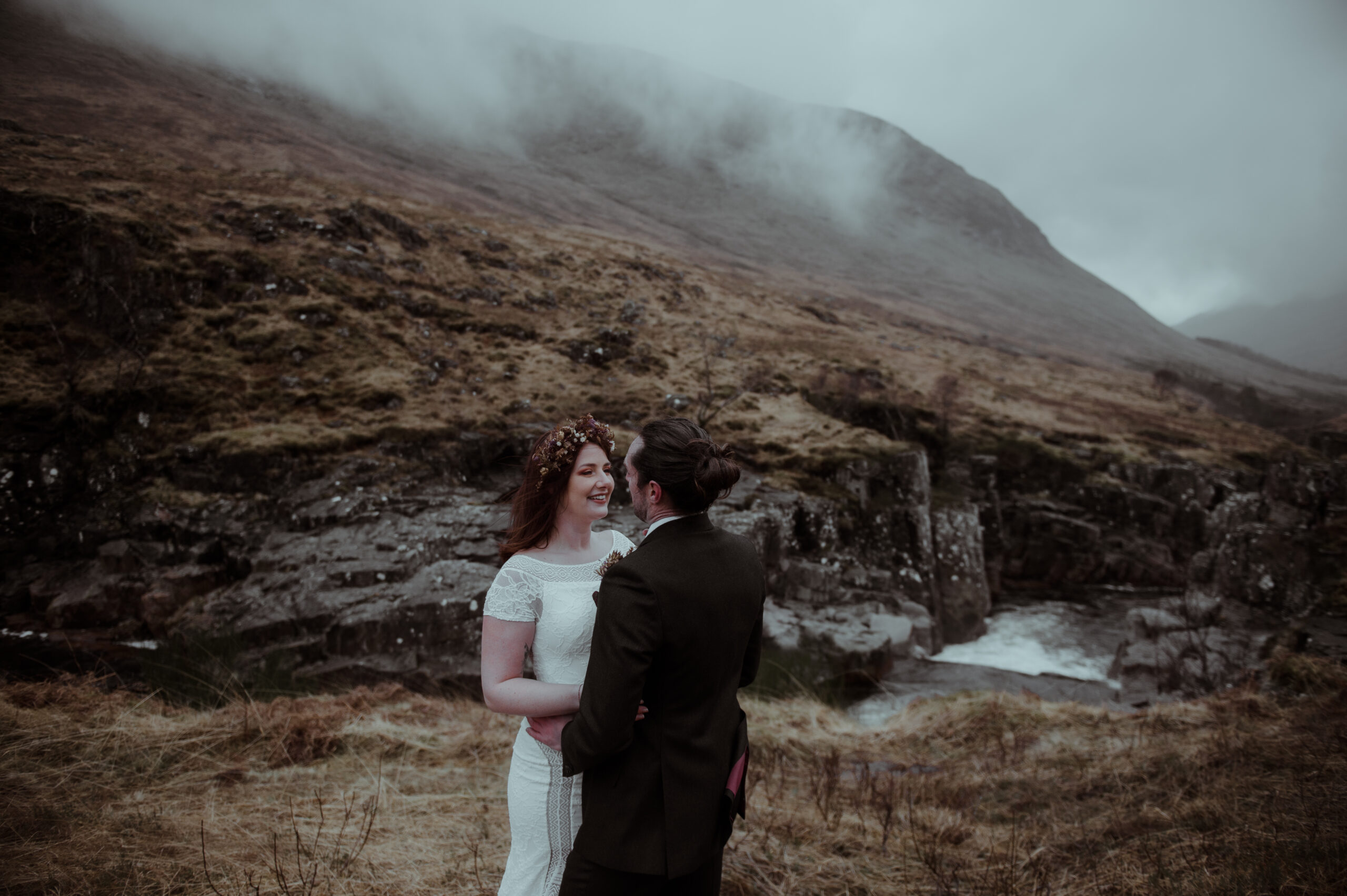 styled elopement shoot of couple in glencoe
